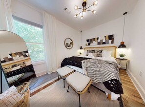2 bedrooms, desk, iron/ironing board, WiFi