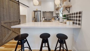 Kaffetrakter/tekoker, kjøleskap, mikrobølgeovn og ovn