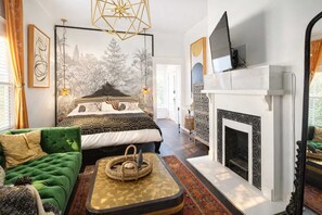 1 bedroom, iron/ironing board, WiFi, bed sheets - Fern (Atlanta)