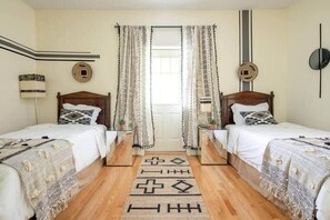 2 chambres, fer et planche à repasser, Wi-Fi, draps fournis