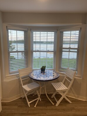 Dining - Lovely Lake Minnetonka Suite (Excelsior)