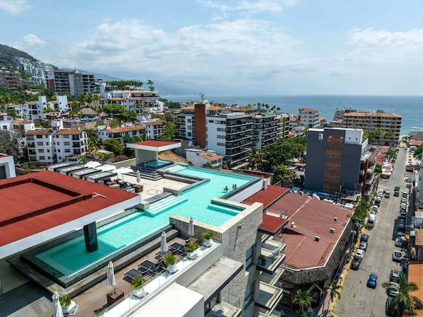 Hồ bơi