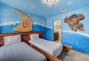 6 bedrooms, desk, iron/ironing board, travel cot - 6BR Family Friendly Resort Pool Home Near Disney (Davenport)