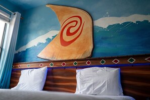 6 Schlafzimmer, Schreibtisch, Bügeleisen/Bügelbrett, Reisekinderbett