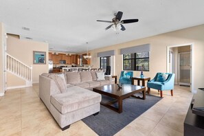 Een smart-tv, videogames, een tafeltennistafel en een stereo