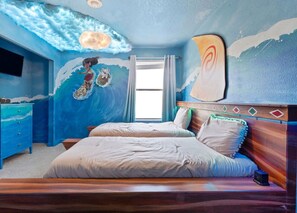 6 bedrooms, desk, iron/ironing board, travel cot - 6BR Family Friendly Resort Pool Home Near Disney (Davenport)