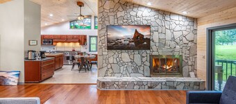 Private Mountain Home, 2miles To Ski, Hot Tub, Views, Fireplace, & Pet Friendly!