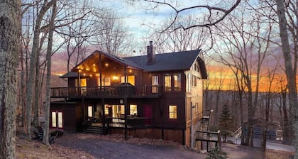 Private Mountain Home, 2miles To Ski, Hot Tub, Views, Fireplace, & Pet Friendly!