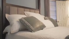 3 makuuhuonetta, silitysrauta/-lauta, ilmainen Wi-Fi, vuodevaatteet