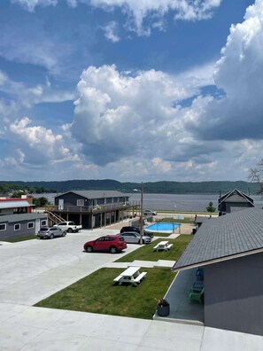 Exterior - Single King Room w/ Sleeper Sofa (main level) (Lake City)