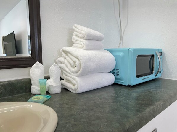 Interior - Poolside Double Queen Room (main level) (Lake City)