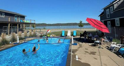 Poolside Double Queen Room (main level)