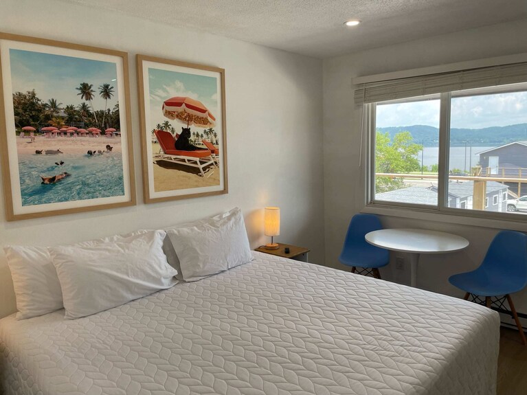 Single King Room (Upper Level) - Minnesota
