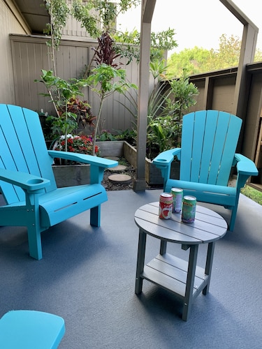 Remodeled 2bdr condo in the heart of Waimea town -15min drive from Beach