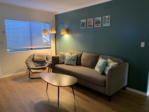 Smart TV, reproductor de DVD y libros 