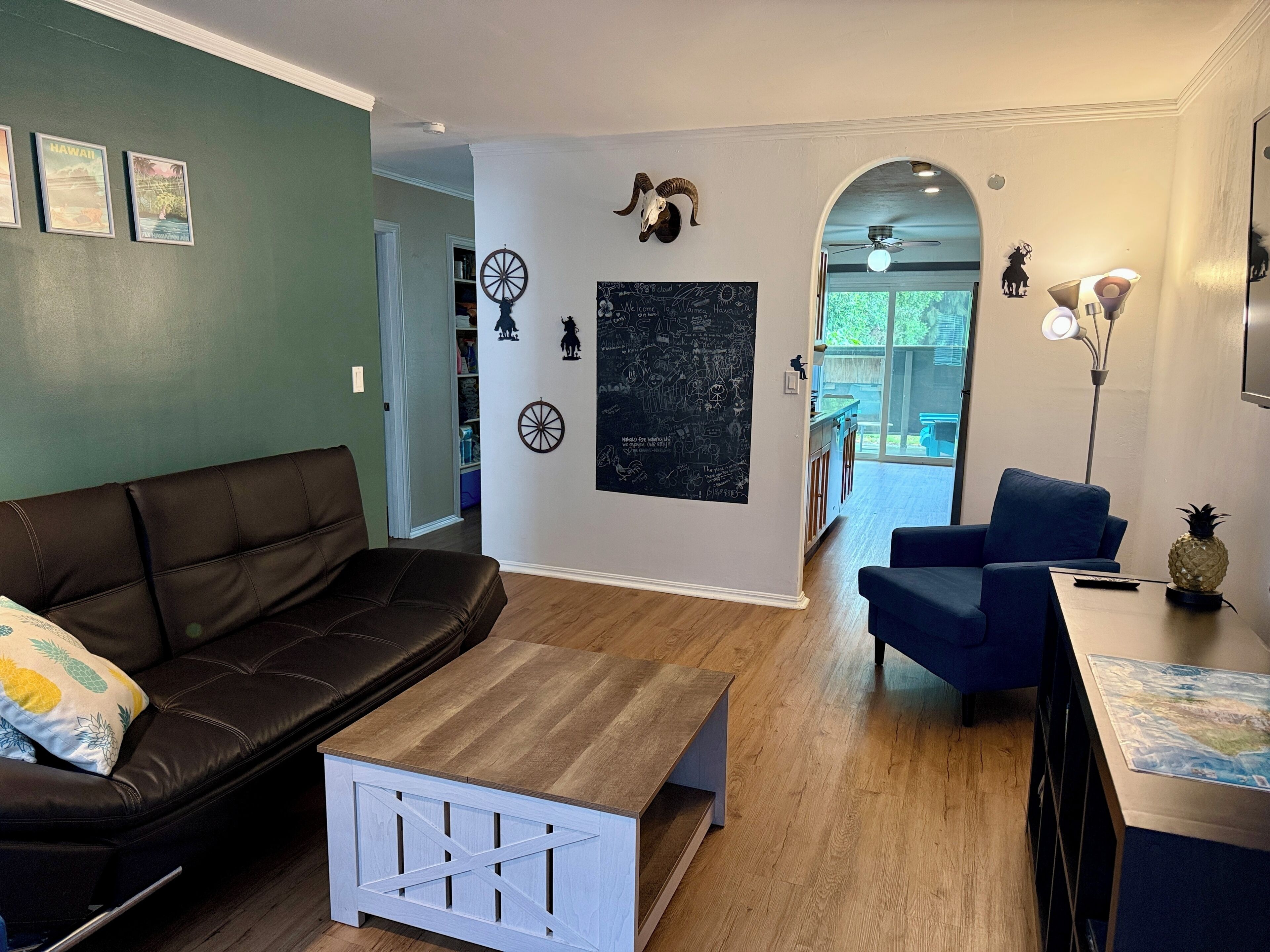 Smart TV, DVD player, books