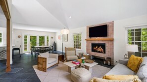 하우스, 침대(여러 개) (Escape in Springs) | 거실 공간