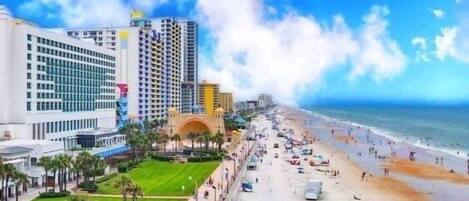 Beach nearby, sun loungers, beach towels