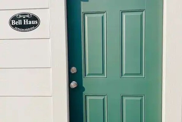 Exterior detail - Bell Haus-Private Hot Tub, 1/1, 100 yds to Main St (Fredericksburg)