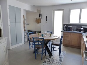 Réfrigérateur, micro-ondes, lave-vaisselle