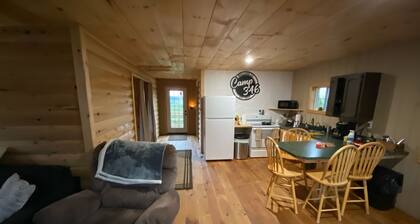 Beautiful Cabin Sleeps 4(up to 6) w/direct access to snowmobile and ATV trails!