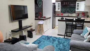 Smart TV, books, stereo