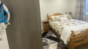 City Apartment, Ensuite, Garden View (Luxury) - Thepropertyfocus - Modern City Apartment (Leeds)