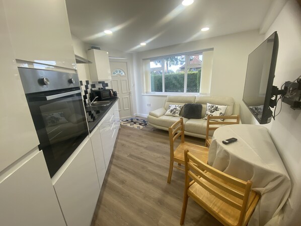 City Apartment, Ensuite, Garden View (Luxury) | Lounge