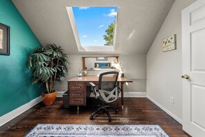 Interior - Cozy Midcentury 2bd - Walk to Restaurants, Westport, & Museums - Free Parking (Kansas City)