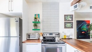 Coffee/tea maker, fridge, microwave, oven