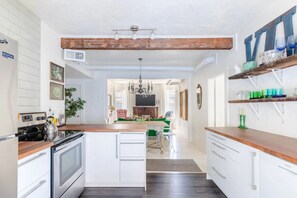 Coffee/tea maker, fridge, microwave, oven