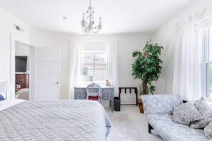 2 Schlafzimmer, Schreibtisch, Bügeleisen/Bügelbrett, kostenloses WLAN