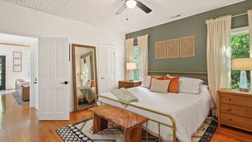 4 chambres, bureau, fer et planche à repasser, lit parapluie