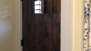 A wooden door with a small window and a doorbell. - Charming suite with private entrance (Dallas)