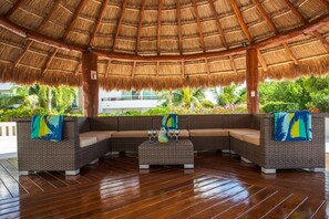 Property grounds - Great 2BR Condo Near Beach+pool&palapa! Sleeps 6!! (Playa del Carmen)