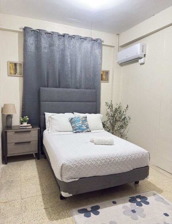 3 bedrooms, desk, iron/ironing board, free WiFi
