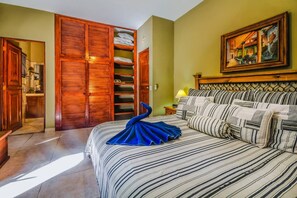 2 habitaciones y espacio para trabajar con laptop 