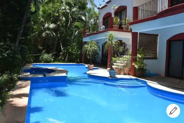 Alberca al aire libre 