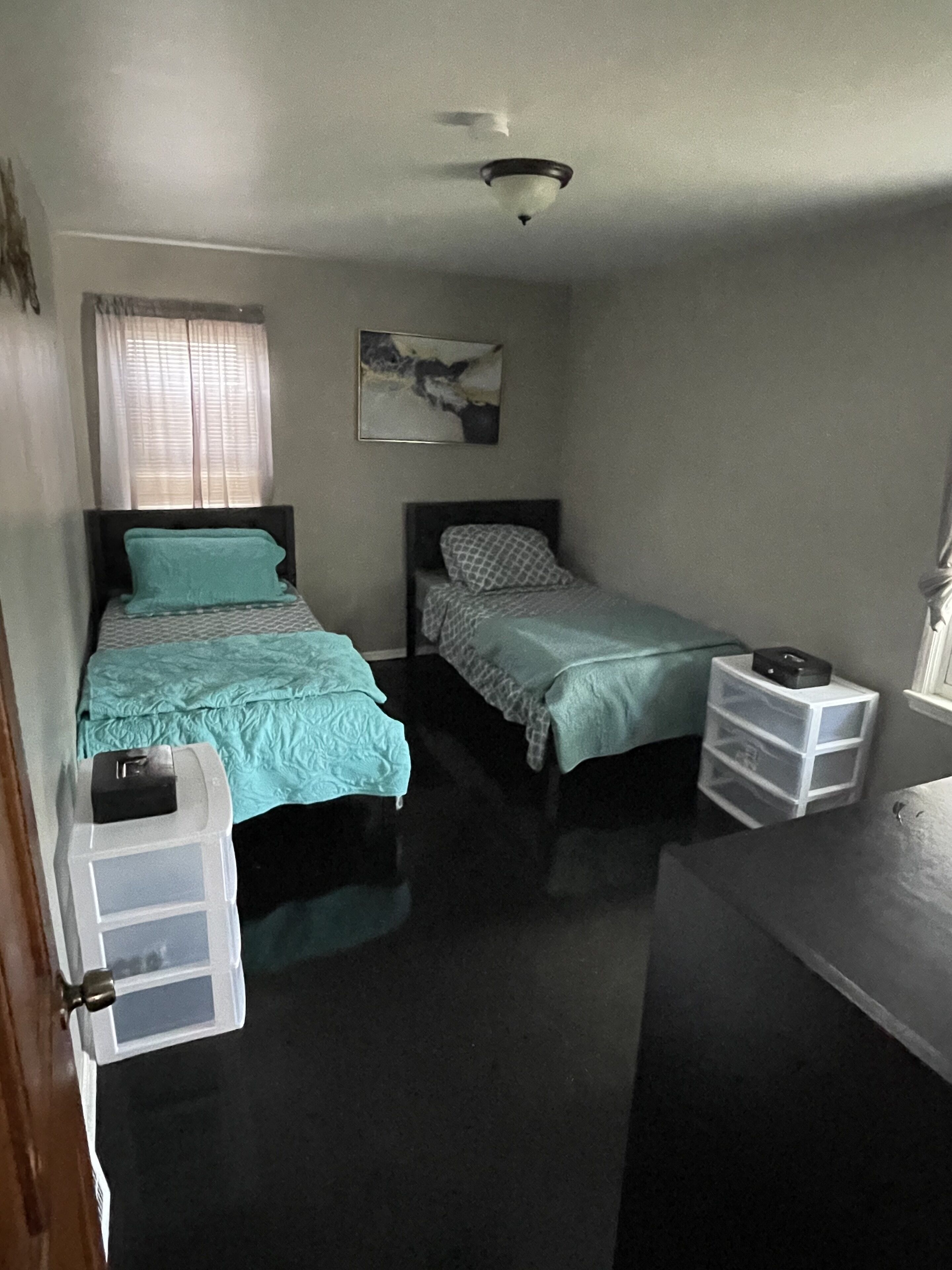 Cozy 3 Bedroom Home near Downtown Euclid and Lake Access