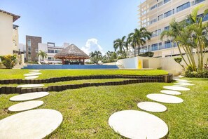 المنطقة المحيطة بالمنشأة