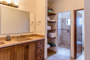 Bathroom - Spectacular View!! Luxury 3 Bedroom Condo - Sleeps 10!! (Cabo San Lucas)