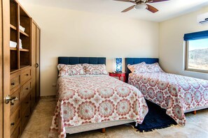 3 bedrooms, laptop workspace, iron/ironing board, bed sheets - Spectacular View!! Luxury 3 Bedroom Condo - Sleeps 10!! (Cabo San Lucas)