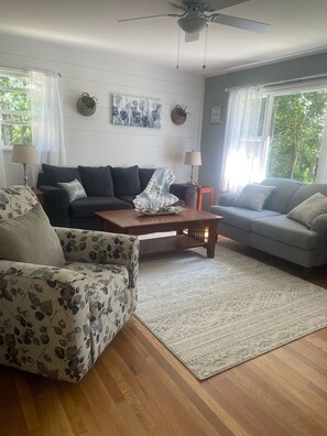 Smart TV, lettore DVD, libri