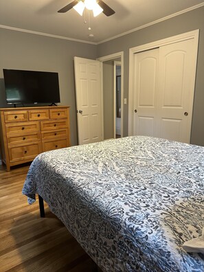 3 bedrooms, iron/ironing board, travel cot, free WiFi