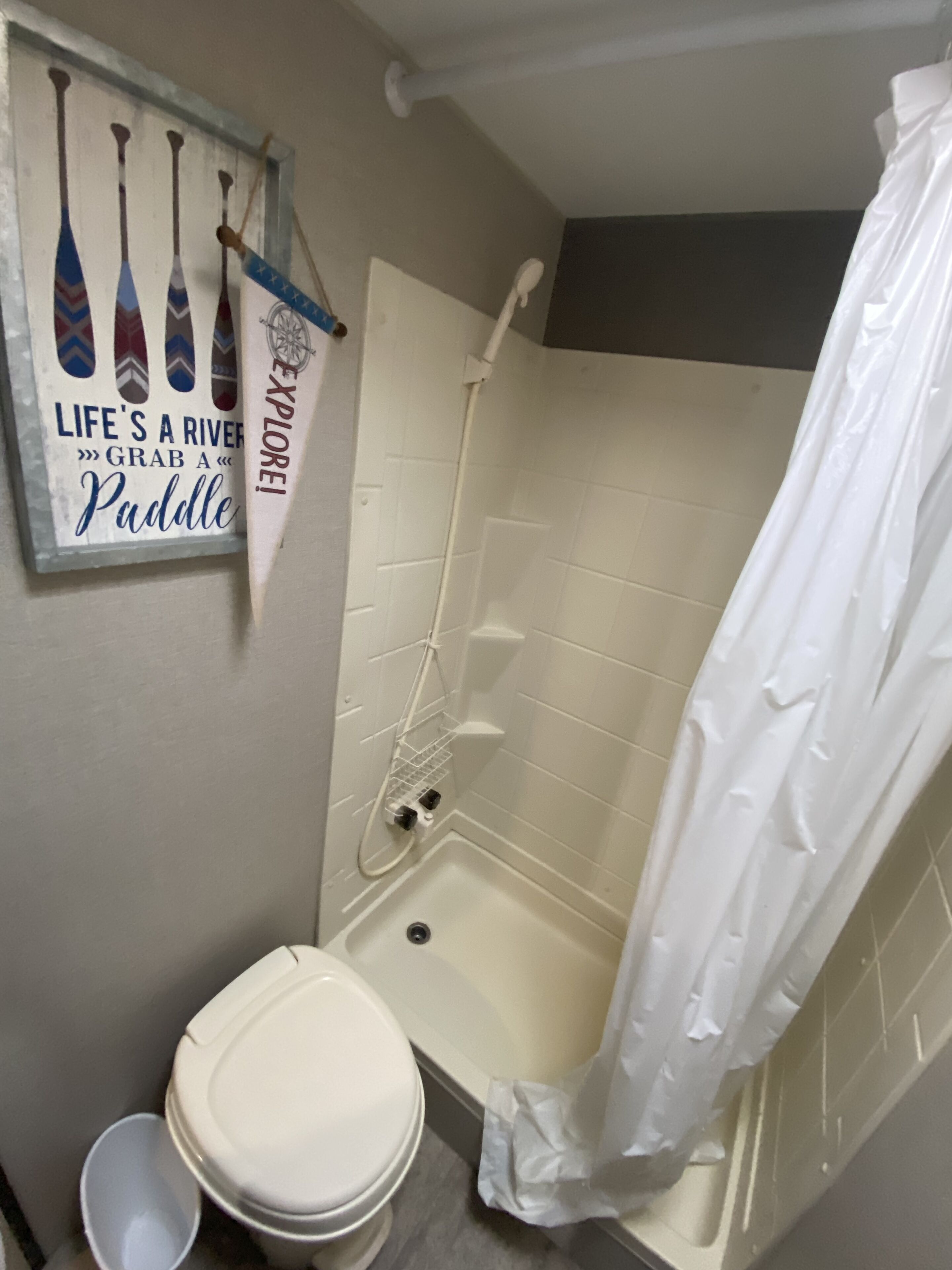 淋浴设施、毛巾、肥皂、洗发水