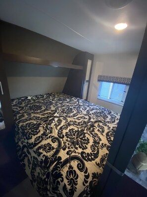 1 chambre, literie fournie