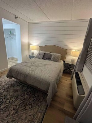 2 makuuhuonetta, silitysrauta/-lauta, Wi-Fi, vuodevaatteet