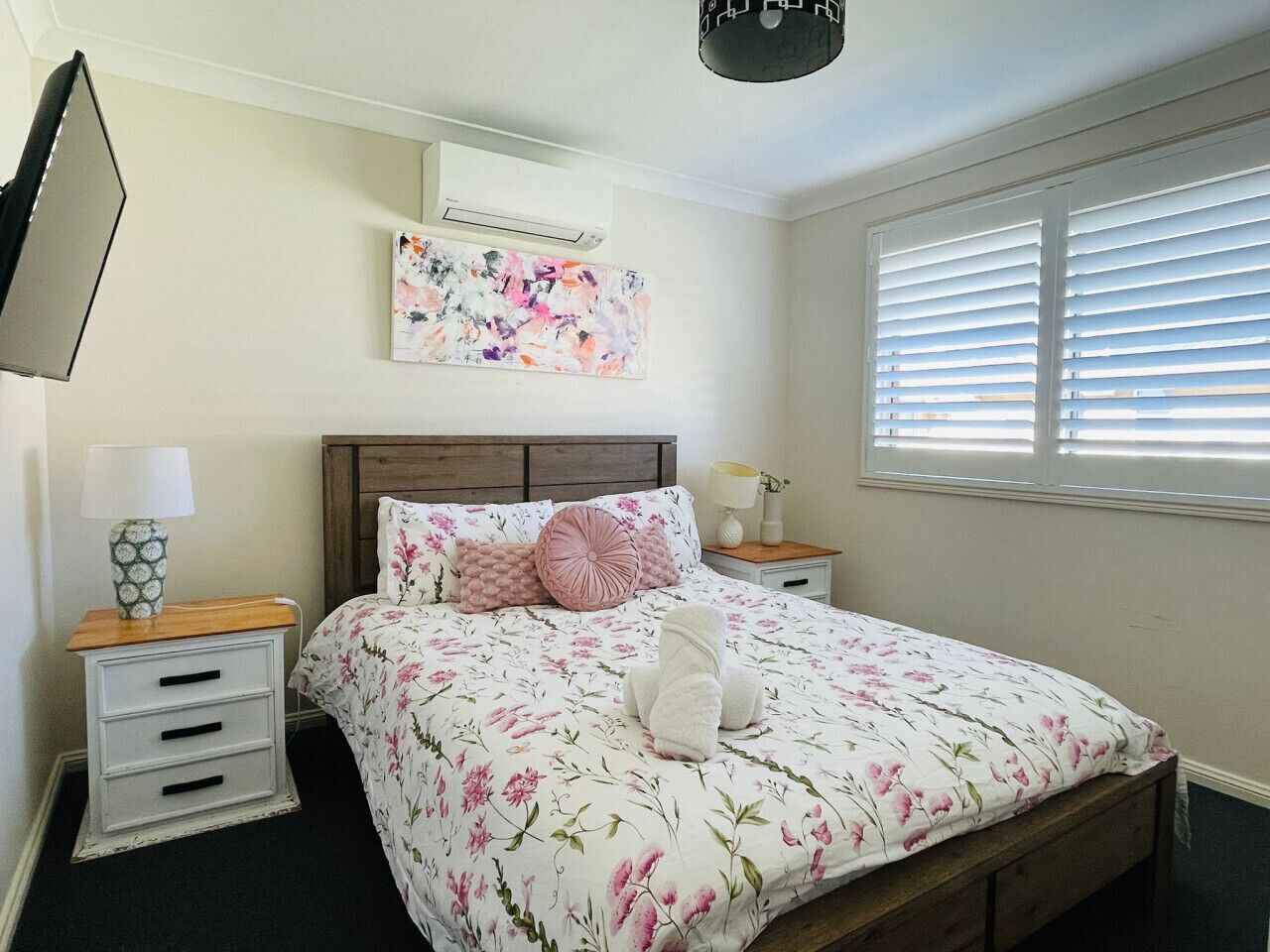 3 bedrooms, iron/ironing board, free WiFi, bed sheets
