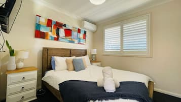 3 bedrooms, iron/ironing board, free WiFi, bed sheets