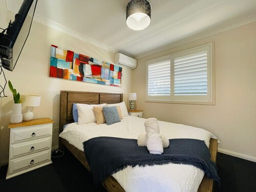 Worrigee 3BR/1BA Stay Heated Rooms Near Shops